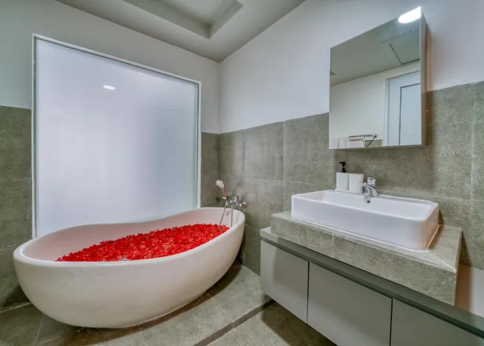 3bd Modern In With Bbq & Huge Shared Pool サヌール