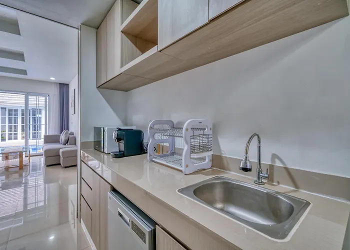3bd Modern In With Bbq & Huge Shared Pool * サヌール